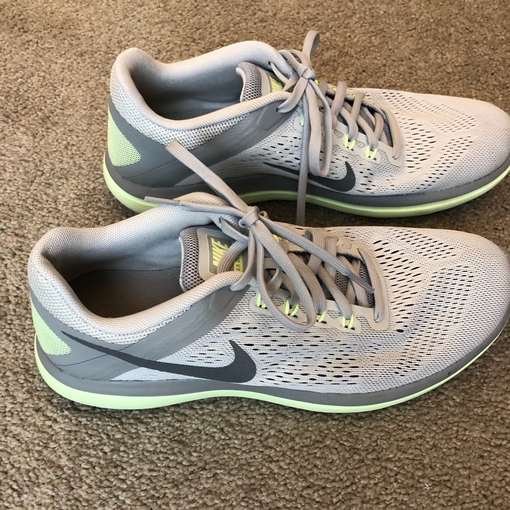 NIKE fit sole cross training shoes